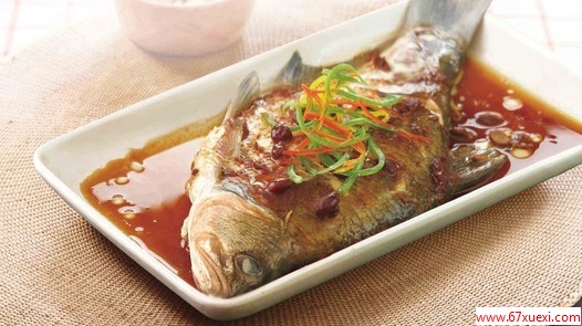 黄豆酱蒸鱼的做法 www.67xuexi.com