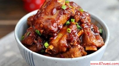蒜蓉辣酱烧排骨的做法 www.67xuexi.com