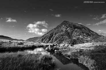 Photoshop调出外景风光照黑白效果图   www.67xuexi.com