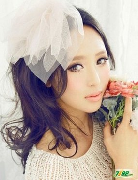 寒冬温暖系妆容化妆技巧   www.67xuexi.com