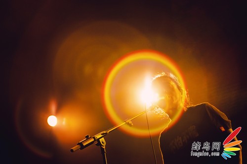 热血重现　拍出张力与质感兼得的摇滚现场