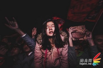 热血重现　拍出张力与质感兼得的摇滚现场