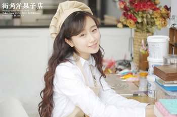 教你如何在蛋糕店拍摄少女写真  www.67xuexi.com